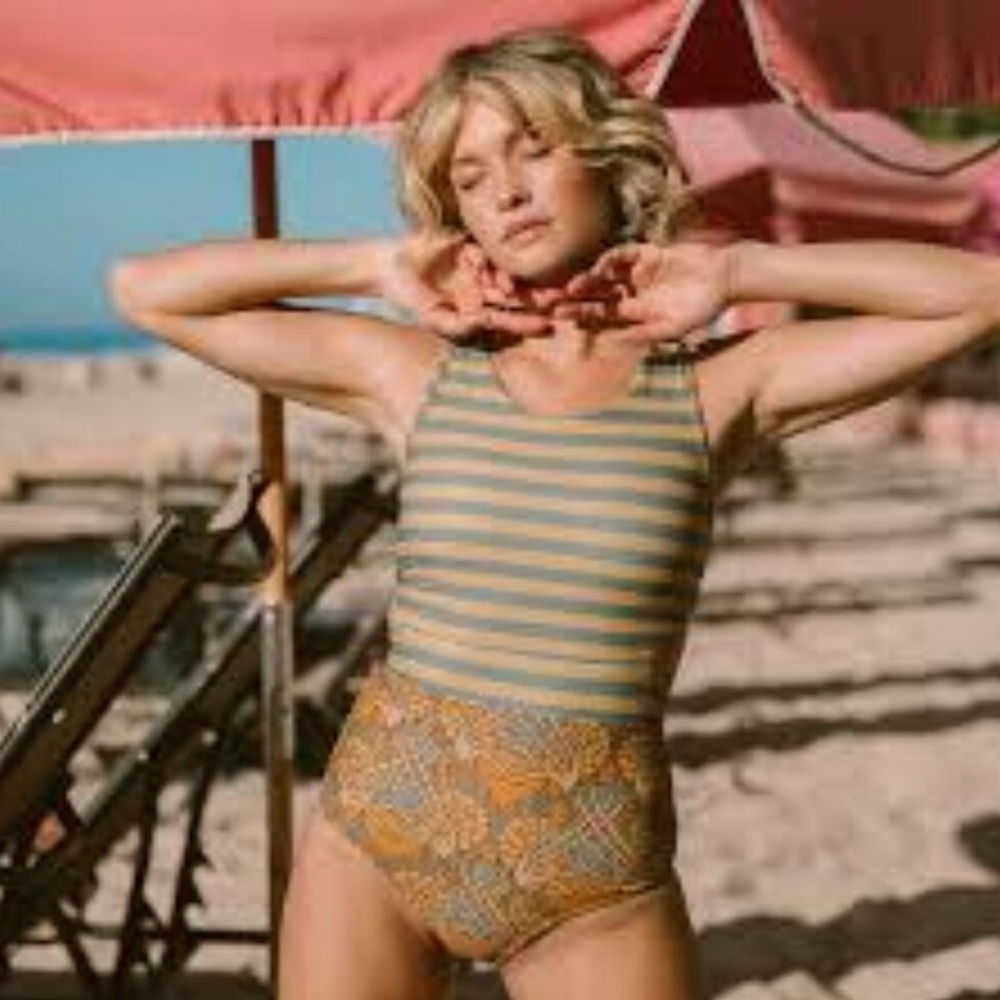 Albion Golden Hour Dorothy Swimsuit Sz S striped w/ Belt